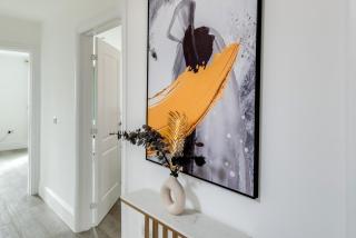 Stylish 4-BR House with 3 Ensuite & Free Parking - 8
