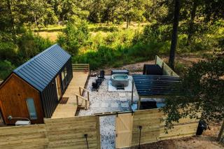 Nordic Couples Cabin W Hot Tub, Sauna, Grill - Coldspring - 3