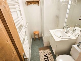 Grand studio lumineux avec WiFi, parking gratuit, proche des pistes - FR-1-852-8 - 3