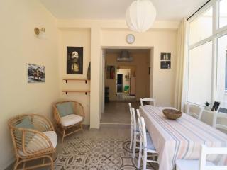 Four Bedroom Holiday Home with Pool - 8