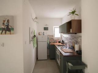 Four Bedroom Holiday Home with Pool - 5