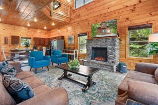 200 Pines- Log Cabin with Fall Views, Hot tub & Indoor Pool - 5