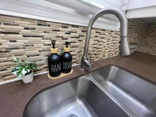 Perfect Friends & Family Getaway - Spacious 3BR with Backyard - 9
