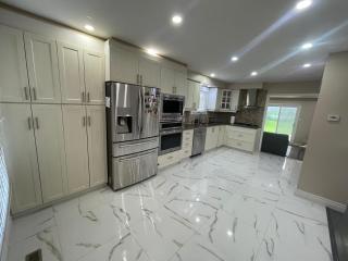 Perfect Friends & Family Getaway - Spacious 3BR with Backyard - 3