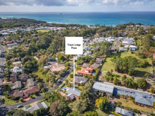 Tropic Lodge by Charlesworth - 6