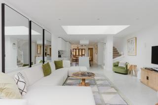 Beautifully Curated 3BD House in Gated Mews - 1