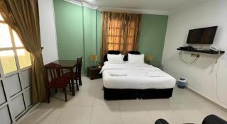 Sovereign Hotel - Marriage Certificate Required - 6