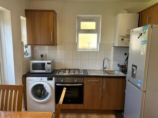 Bright 2BDR Home with Garden and Parking Wembley - 1