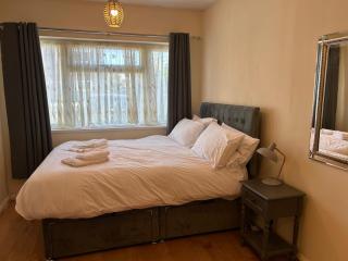 Bright 2BDR Home with Garden and Parking Wembley - 7