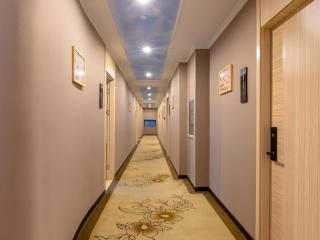 Shell Hotel Shanghai Oriental Pearl Tower Century Avenue Metro Station - 7