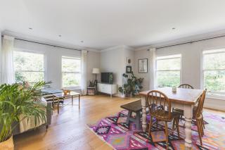 Luxurious Bright and Airy 1BDR Flat - 0