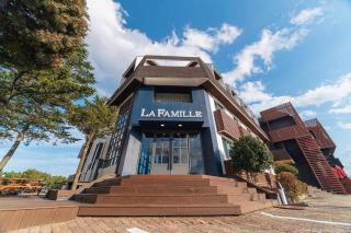 La Famille - 9
