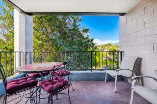 Private Lanai! - AC -5 minute walk from beach! - 8