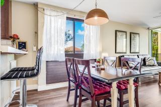 Private Lanai! - AC -5 minute walk from beach! - 1