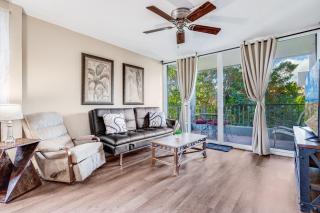 Private Lanai! - AC -5 minute walk from beach! - 0