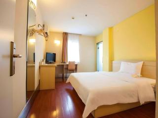 7 Days Inn Luzhou Commercial Pedestrian Street Center - 7
