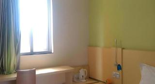 7 Days Inn Luzhou Commercial Pedestrian Street Center - 4