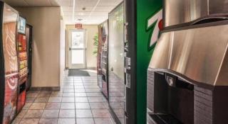 Econo Lodge Hot Springs South - 8