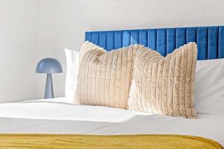 Modern 1BD Near DT & UMN Gym Street Parking - 3