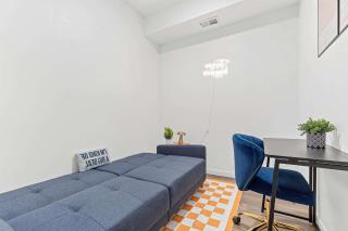 Modern 1BD Near DT & UMN Gym Street Parking - 2