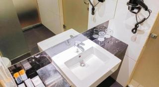 Brits Hotel Karawang - 1