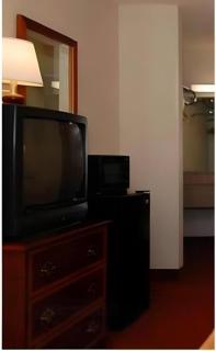 Econo Lodge Inn & Suites Forest - 4