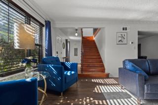 5BR Historic Home 5 min to Downtown Dallas with Large Balcony, 2 Dining Areas, 3 Fireplaces & Soaking Tub - 5