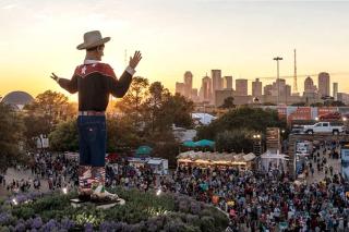 4BR 3BA Historic Home 5 min to Downtown Dallas Conv Ctr Fair Park Deep Ellum Baylor AA Ctr in Cedars - 1