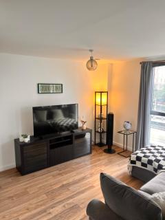 Relaxing city base with great access to transport - London - 3