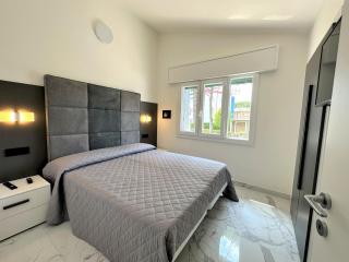 Quiet villa with private garden and BBQ - 7