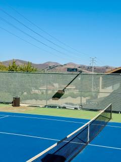 Westlake Village Escape 2 Bedroom 2 Bath with Pool & Jacuzzi View! Welcome Champagne - 1