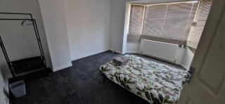 Family Friendly retreat in M33 Sale free parking - 5