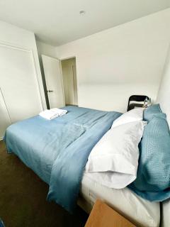 Room and Private Bathroom in Woodend - 4