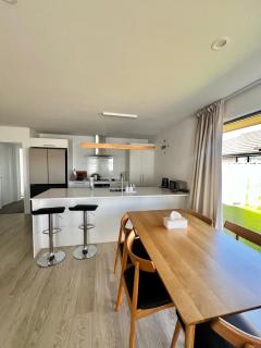 Room and Private Bathroom in Woodend - 2