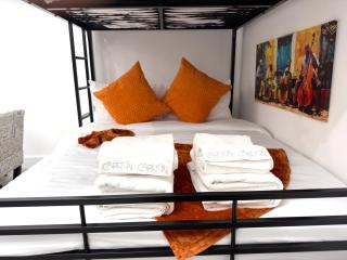 4 ground floor units in London, each with a private kitchen and bathroom, accommodating up to 18 guests - Londres - 7