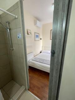 Yard room with private entrance - 5