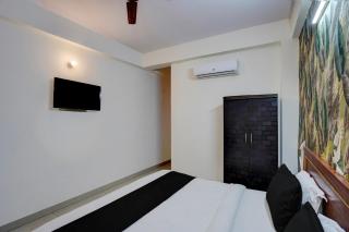 Collection O Umen Hotel Noida City Center Metro Station - 5