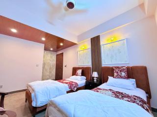 Spacious 3 BHK Condo Central, Cozy & Convenient - 4