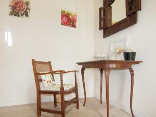 Romantic holiday home with heated pool - 3