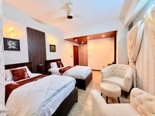 Spacious 3 BHK Condo Central, Cozy & Convenient - 0