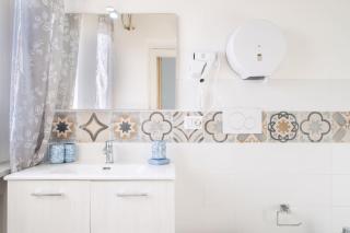 Cagliari Central Rooms With Port View - 4