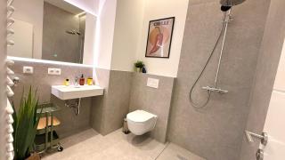 BeckHomes Munich- Large 210 sqm Central Apartment- 7 BR, 6Baths, 3 Kitchens, Up to 18 Guests - 6