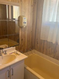 Queen Room Close to Train Station and Shops - PH1 - 7