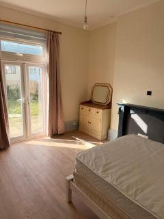 Beautiful Margate Retreat with Log burner, Garden, minutes to beach - 6