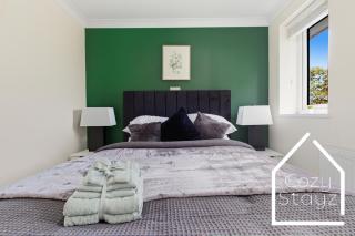 Spacious 4 Bedroom House with Pool table And Pac-Man Games In The City Centre - 5