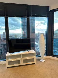 Luxurious Southbank Apartment with City, Lake, and Ocean Views - 7