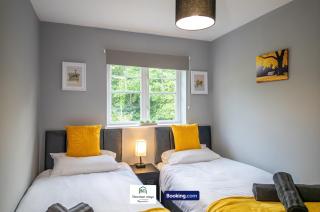 Charming Entire House By Newman Stays Short Lets & Serviced Accommodation Bingham With Free WiFi, Smart TV & Great Location - 2