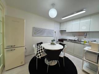 Hi Seoul Sinnonhyeon - 1