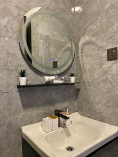 Soft Escape with Cozy Bar and Stunning Views in Lavington - 2