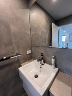 Private & Quiet Penthouse in Boutique Development - 3